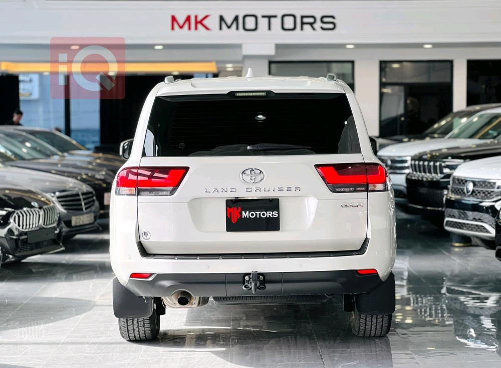 تۆیۆتا لاند کروزەر